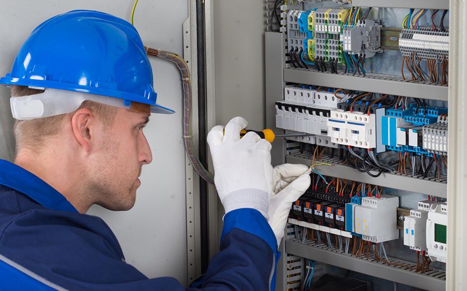 recherche travail électricien bâtiment Plaisir